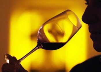 Mix di musica, poesia e vino a Cirò Marina