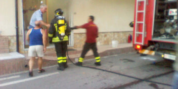 Negozio di fiori in fiamme a Torre Melissa