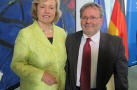 Presentato il primo francobollo dedicato alla pluralità in Germania