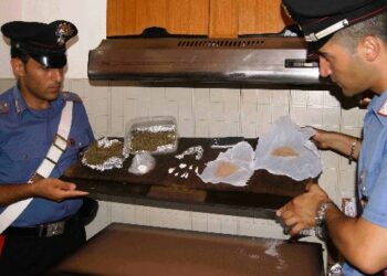 Supermercato della droga nel centro di Isola