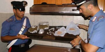 Supermercato della droga nel centro di Isola