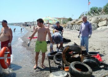 Torretta, la Prociv porta a galla una discarica dal fondale marino