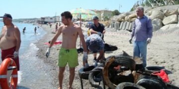 Torretta, la Prociv porta a galla una discarica dal fondale marino
