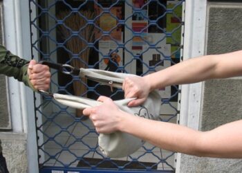 Gelataio ruba una borsa con 10mila euro all’uscita della posta