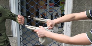 Gelataio ruba una borsa con 10mila euro all’uscita della posta