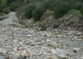 Liquami nel torrente Muranera di Cariati