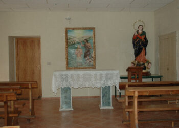 Carfizzi, il salone della Casa comune adibito a chiesa