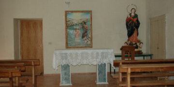 Carfizzi, il salone della Casa comune adibito a chiesa