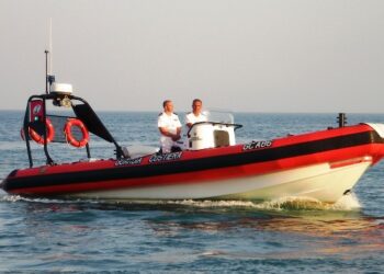 Affonda barca di 5 metri, salvate 4 persone