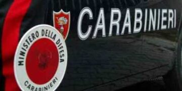 Spara contro la casa di un cinquantenne per futili motivi