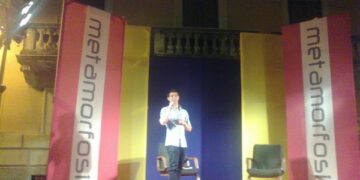 L’arte in scena in Piazza Diaz con Metamorfosi