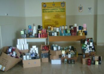Controllo economico del territorio, sequestrati 2450 profumi contraffatti
