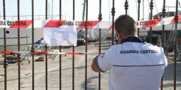 Sequestrato cantiere navale nel porto di Crotone
