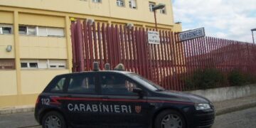 Ristretto ai domiciliari riceve persona a casa