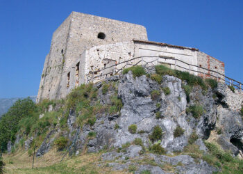 La Torre Talao in totale stato di abbandono