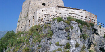 La Torre Talao in totale stato di abbandono