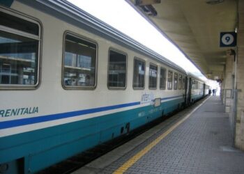 Trenitalia sopprime i treni e trasferisce 14 lavoratori