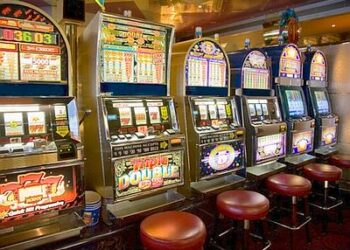 Giochi e scommesse illegali, quattro denunce nel crotonese