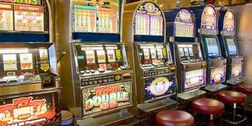 Giochi e scommesse illegali, quattro denunce nel crotonese