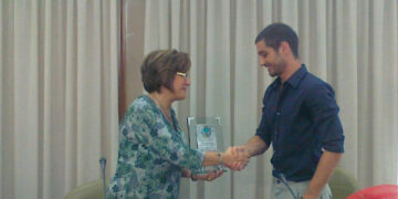 La città abbraccia Alessandro Riga conferendogli la menzione speciale