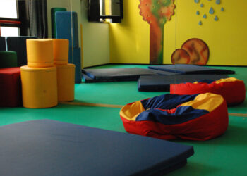 Aumenti per mense e trasporto scolastico a Cutro