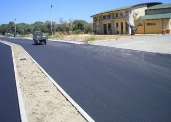Bitumata la nuova strada che collega via Roma e via Tirone