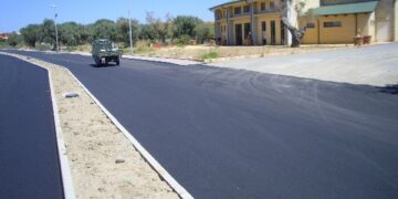 Bitumata la nuova strada che collega via Roma e via Tirone
