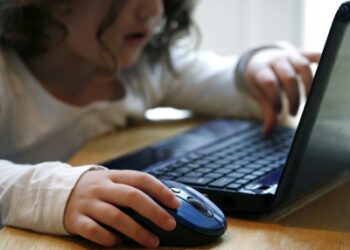 Navigare sicuri, riparte progetto ‘Buono a sapersi’ nelle scuole