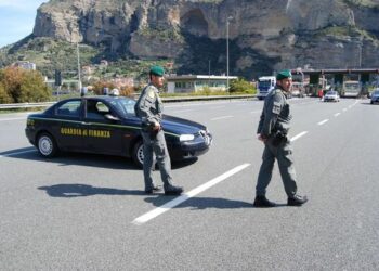 Sventato baratto cocaina e fuochi pirotecnici