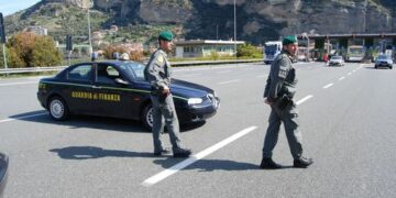 Sventato baratto cocaina e fuochi pirotecnici