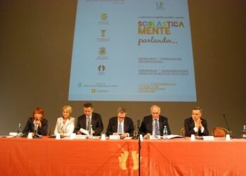 Apertura anno scolastico tra cerimonia ufficiale e proteste