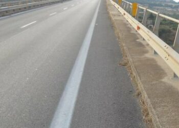 Tenta il suicidio dal ponte, salvata dalla guardia di finanza