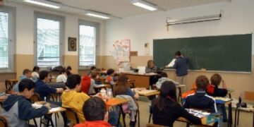 Riapertura scuole, impossibile lavorare senza 3.900 precari ATA