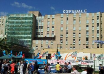 Sit-in ospedale Crotone, tutelare salute cittadino e garantire assistenza
