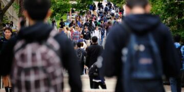 Situazione giovani disastrosa, riprendiamo le redini del paese