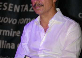 Maio e Caligiuri si congratulano con Carmine Abate per la vittoria al Campiello