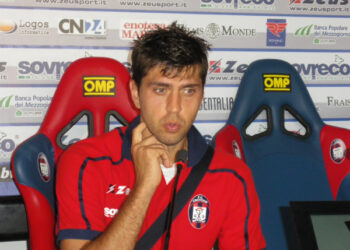 Terza sconfitta consecutiva del Crotone con un uomo in meno