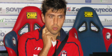 Terza sconfitta consecutiva del Crotone con un uomo in meno