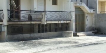 Incendiata auto sottufficiale della Finanza