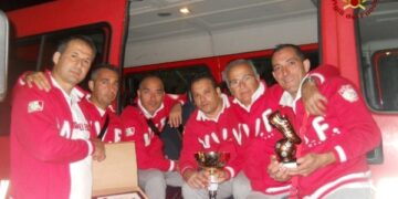 Vigili del fuoco di Crotone vincono torneo calcetto a L’Aquila