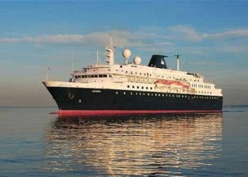 Nave Minerva torna a Crotone con 350 passeggeri