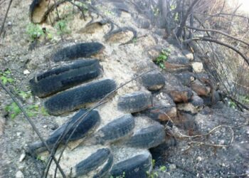 Sequestrata discarica abusiva di pneumatici