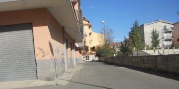 Schiamazzi e sporcizia in strada, chiamano i Carabinieri