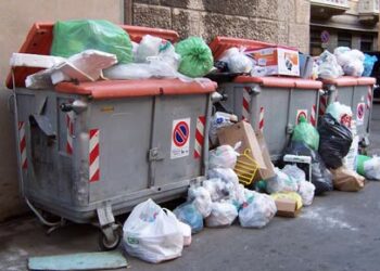 Emergenza rifiuti, oggi stop raccolta a Rossano