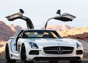 Mercedes Sls Amg Black Series, le ali di gabbiano con 631 cv