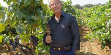 Premio Ciro’-Saracena al famoso Enologo Angelo Maci