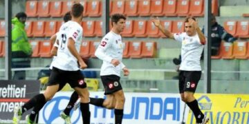 Serie bwin, Crotone di nuovo sconfitto dopo quattro giornate