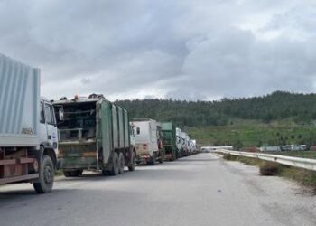 Rifiuti, cancelli chiusi a Ponticelli