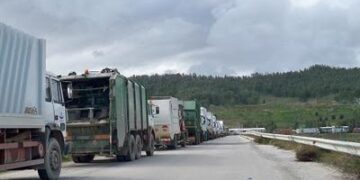 Rifiuti, cancelli chiusi a Ponticelli