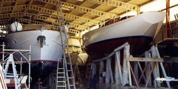 Tentano di rubare in un cantiere navale sequestrato